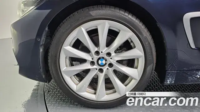 BMW 4 Series 2019 — Photo 30/32