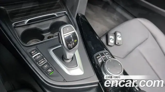 BMW 4 Series 2019 — Photo 28/32
