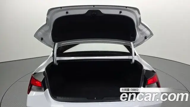 Hyundai The New Avante Hybrid 2021 — Şəkil 25/30