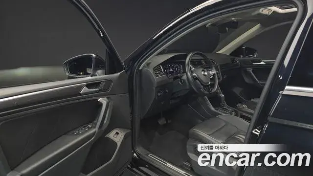 Volkswagen Tiguan 2020 — Photo 1/20