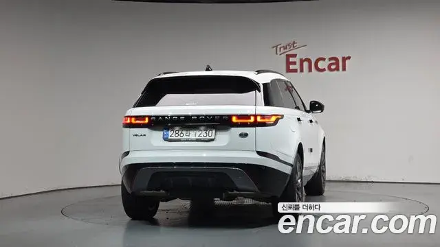 Land Rover Range Rover Velar 2022 — Фото 4/20
