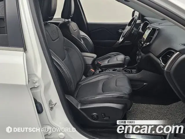 Jeep Cherokee 2021 — Photo 2/20