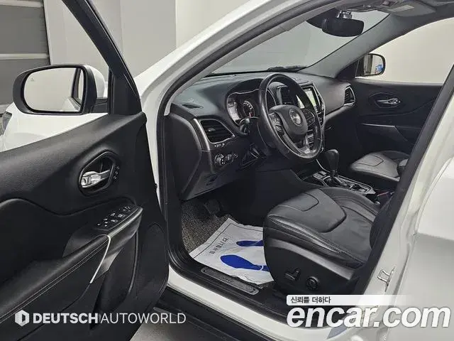 Jeep Cherokee 2021 — Photo 17/20