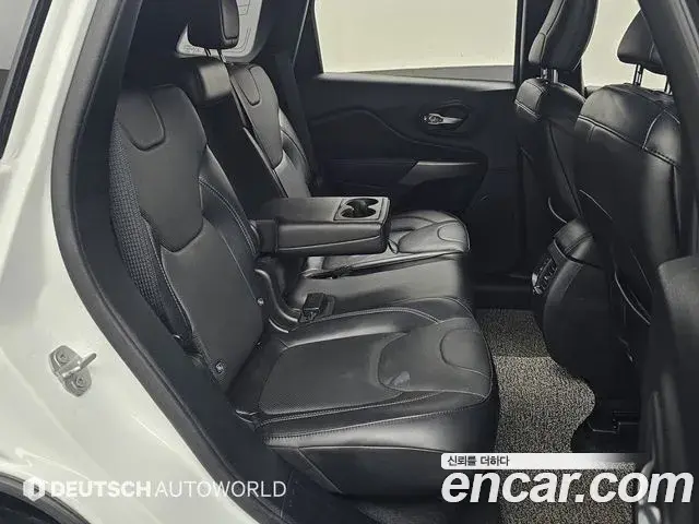 Jeep Cherokee 2021 — Photo 7/20