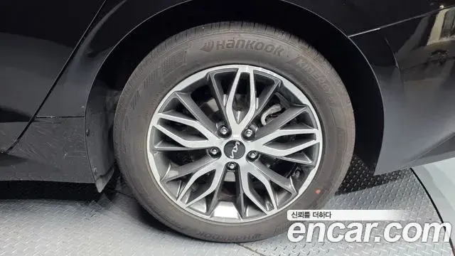 Kia K5 2023 — Photo 5/35
