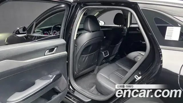 Kia K5 2023 — Photo 33/35