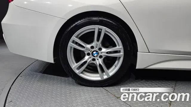 BMW 3 Series 2018 — Şəkil 11/20