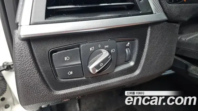 BMW 3 Series 2018 — Şəkil 13/20