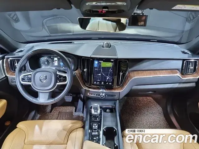 Volvo XC60 2021 — Şəkil 8/20