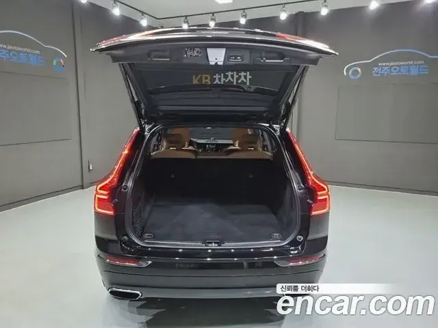 Volvo XC60 2021 — Şəkil 18/20