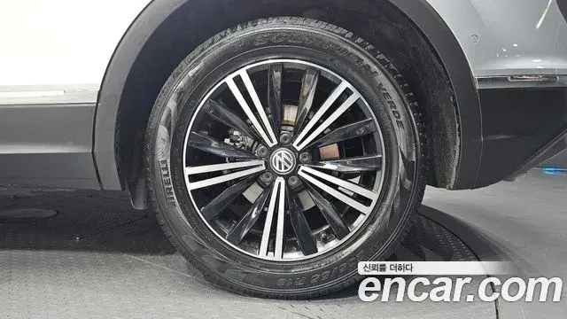 Volkswagen Tiguan 2020 — Photo 4/20