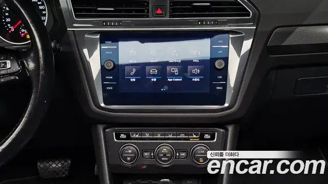 Volkswagen Tiguan 2020 — Photo 6/20