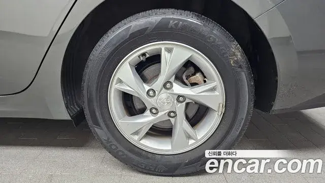 Hyundai The New Avante Hybrid 2022 — Şəkil 15/31