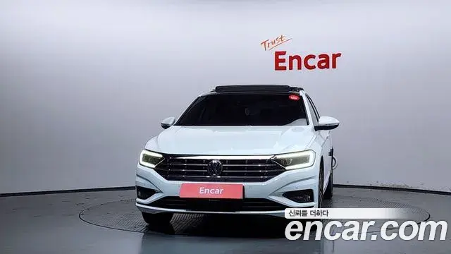 Volkswagen Jetta 2020 — ფოტო 13/33