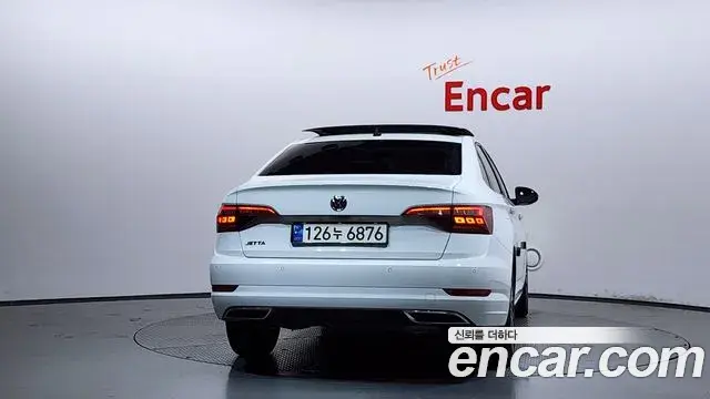 Volkswagen Jetta 2020 — ფოტო 29/33