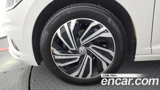 Volkswagen Jetta 2020 — ფოტო 21/33