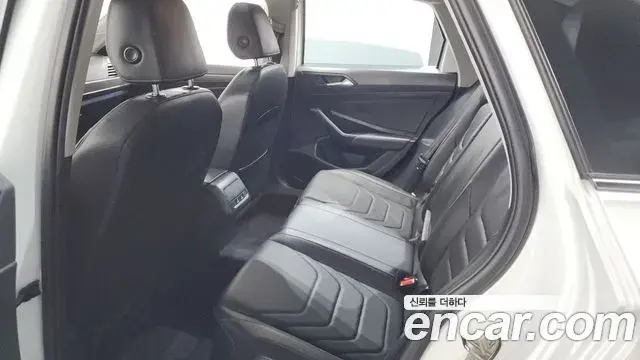 Volkswagen Jetta 2020 — ფოტო 24/33