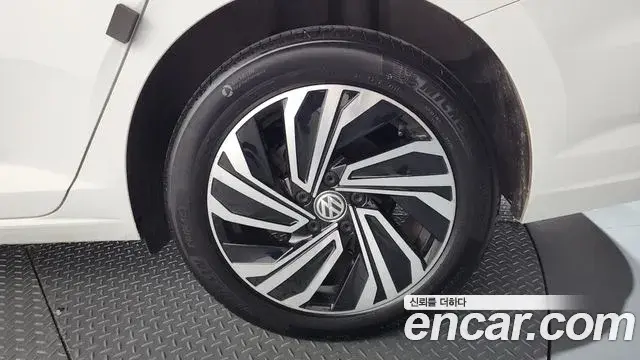 Volkswagen Jetta 2020 — ფოტო 28/33