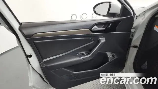 Volkswagen Jetta 2020 — ფოტო 17/33
