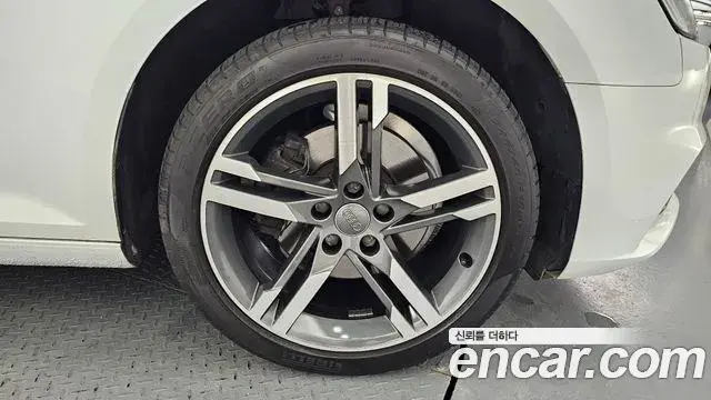 Audi A4 2019 — Şəkil 26/30
