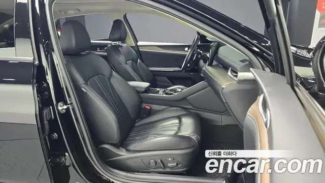 Kia K5 2021 — Şəkil 18/33