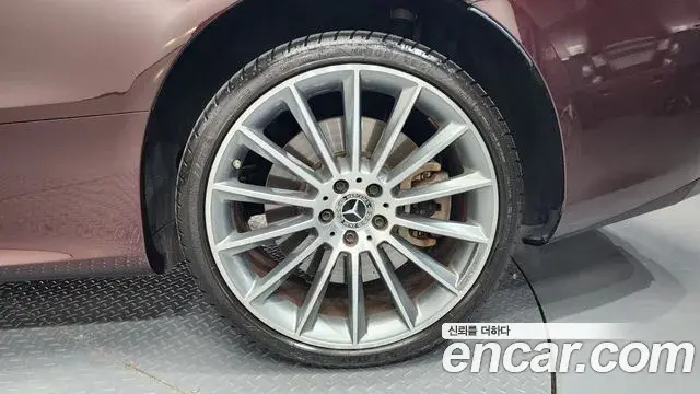 Mercedes-Benz E-Class 2023 — ფოტო 19/33
