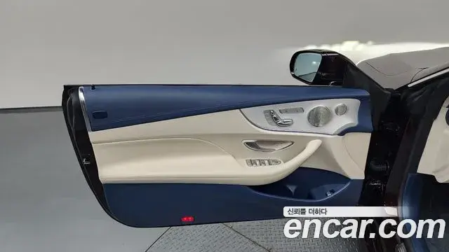 Mercedes-Benz E-Class 2023 — ფოტო 32/33
