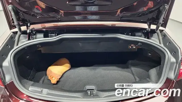 Mercedes-Benz E-Class 2023 — ფოტო 26/33