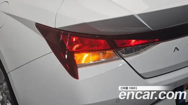 Hyundai The New Avante Hybrid 2021 — ფოტო 8/30