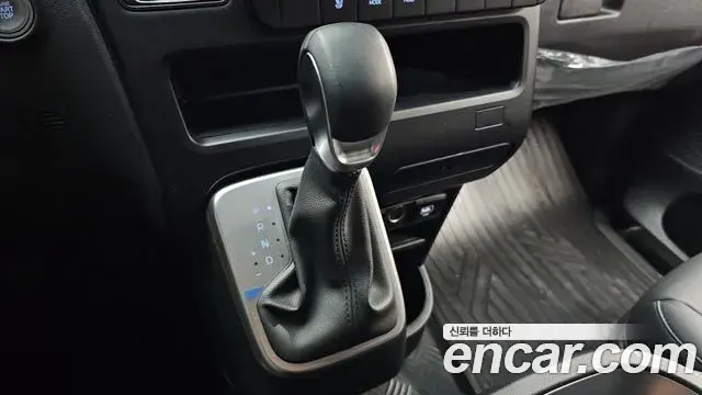 Hyundai Staria 2025 — Фото 8/20