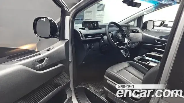 Hyundai Staria 2025 — Фото 9/20