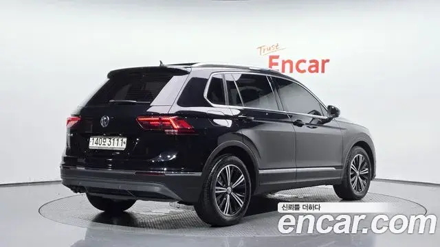 Volkswagen Tiguan 2020 — Фото 2/20