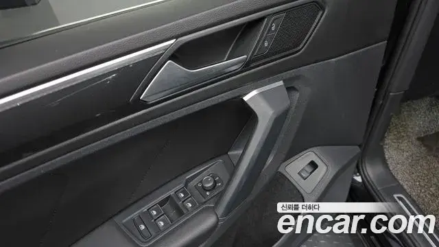 Volkswagen Tiguan 2020 — Фото 15/20