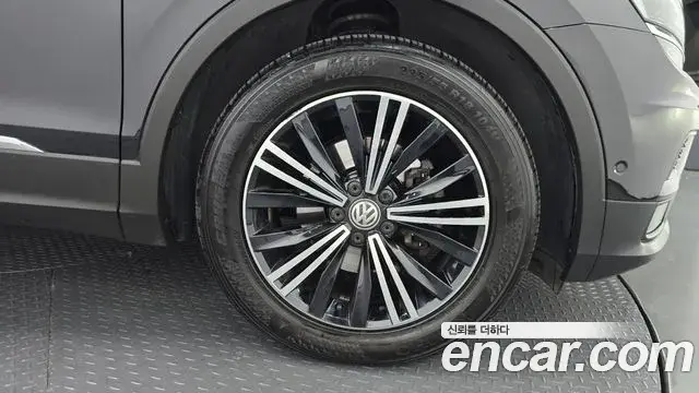 Volkswagen Tiguan 2020 — Photo 26/32