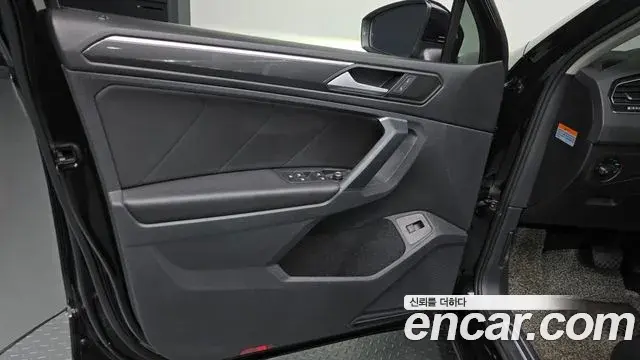 Volkswagen Tiguan 2020 — Photo 5/32
