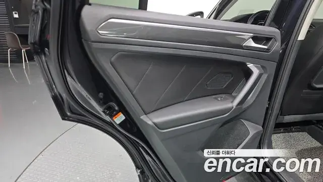 Volkswagen Tiguan 2020 — Photo 14/32