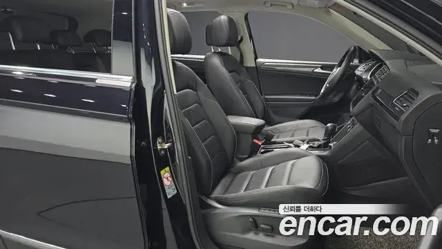 Volkswagen Tiguan 2020 — Photo 24/32