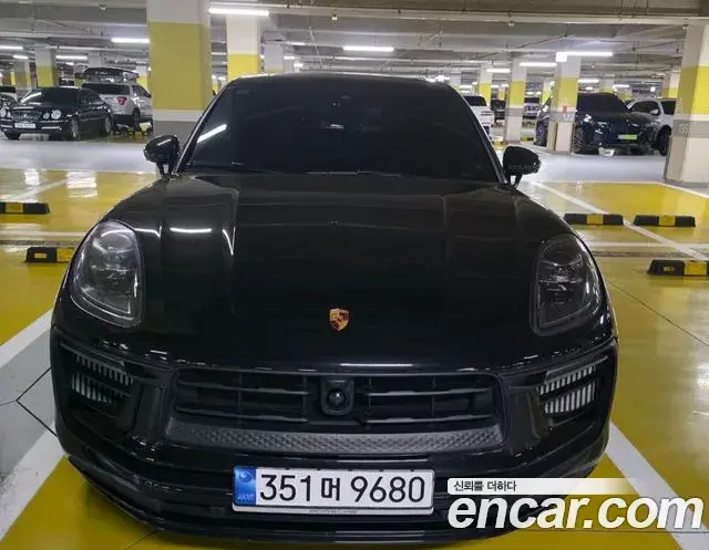 Porsche Macan 2022 — ფოტო 2/11