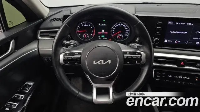 Kia K5 2022 — Şəkil 30/34