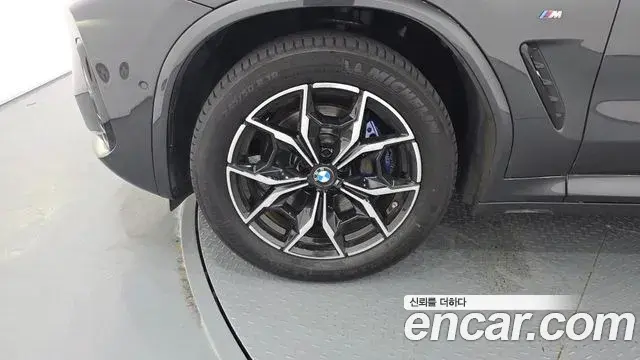 BMW X4 2023 — Photo 8/31