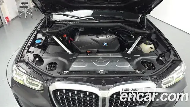 BMW X4 2023 — Photo 17/31