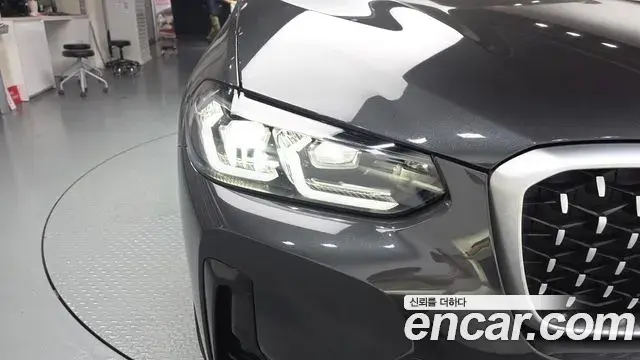BMW X4 2023 — Photo 10/31
