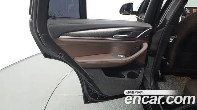 BMW X4 2023 — Photo 30/31