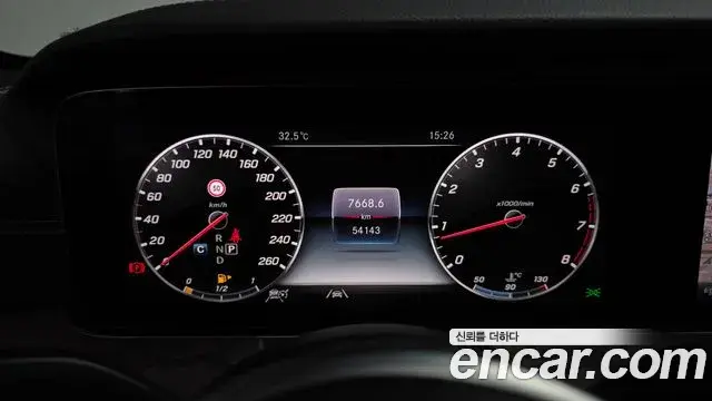 Mercedes-Benz E-Class 2020 — Фото 8/20