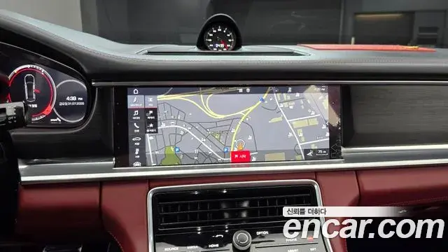 Porsche Panamera 2019 — ფოტო 16/20