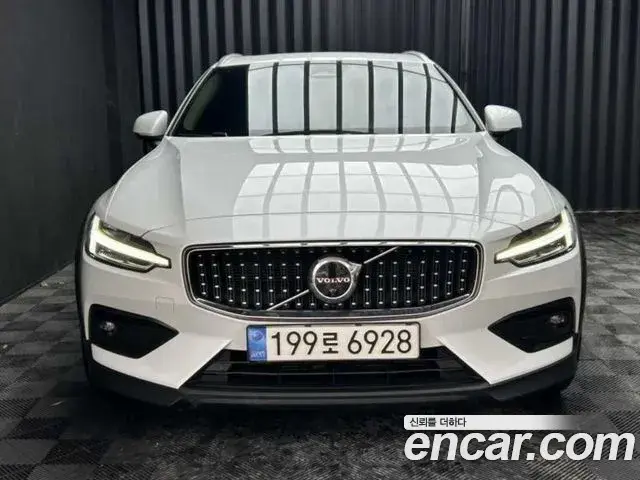 Volvo V60 Cross Country 2022 — Şəkil 2/19