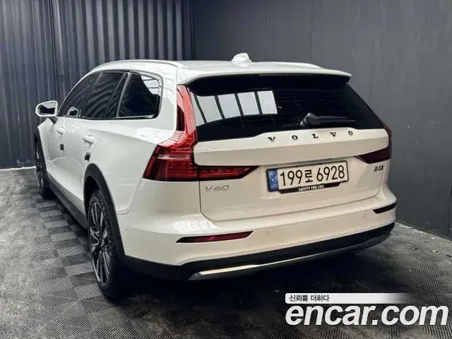 Volvo V60 Cross Country 2022 — Şəkil 6/19