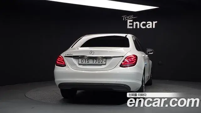 Mercedes-Benz C-Class 2018 — Şəkil 16/20