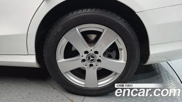 Mercedes-Benz C-Class 2018 — Şəkil 18/20
