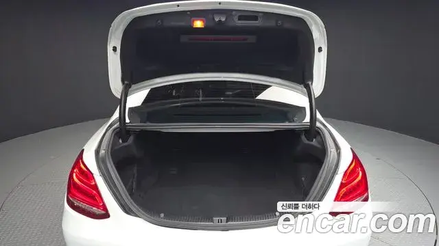 Mercedes-Benz C-Class 2018 — Şəkil 19/20